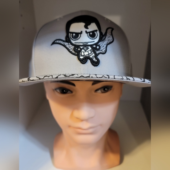 BNWT Superman Snapback Hat - Picture 1 of 7